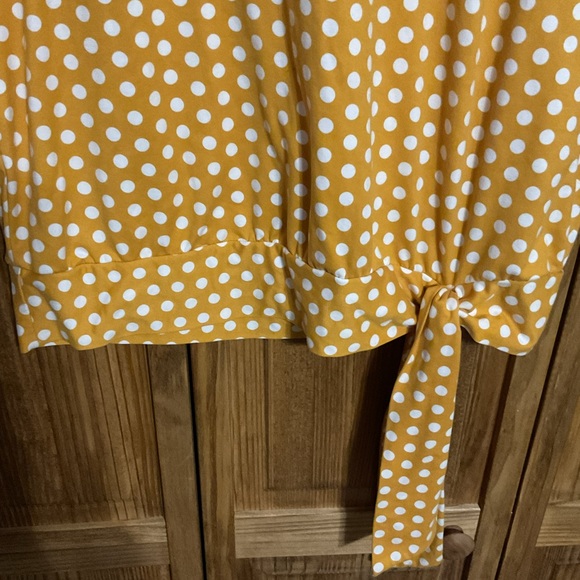 Coco’s cloZet Polka Dot Top - Picture 3 of 3